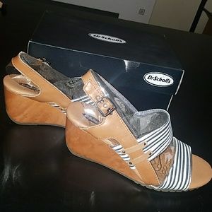 DrScholl's Hali Tan/Navy Wedge Sandals